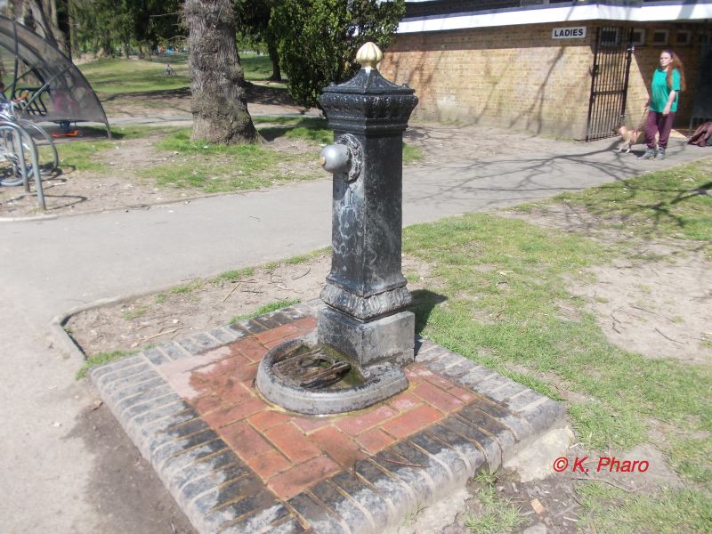 Crystal Palace Park (water pump).jpg